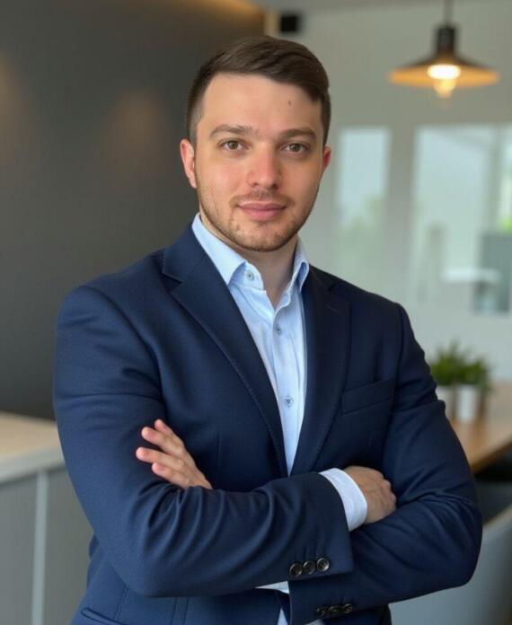 Dr Senan Alsanjari consultant cardiac radiologist at Heart Imaging UK specialising in cardiac and thoracic imaging.